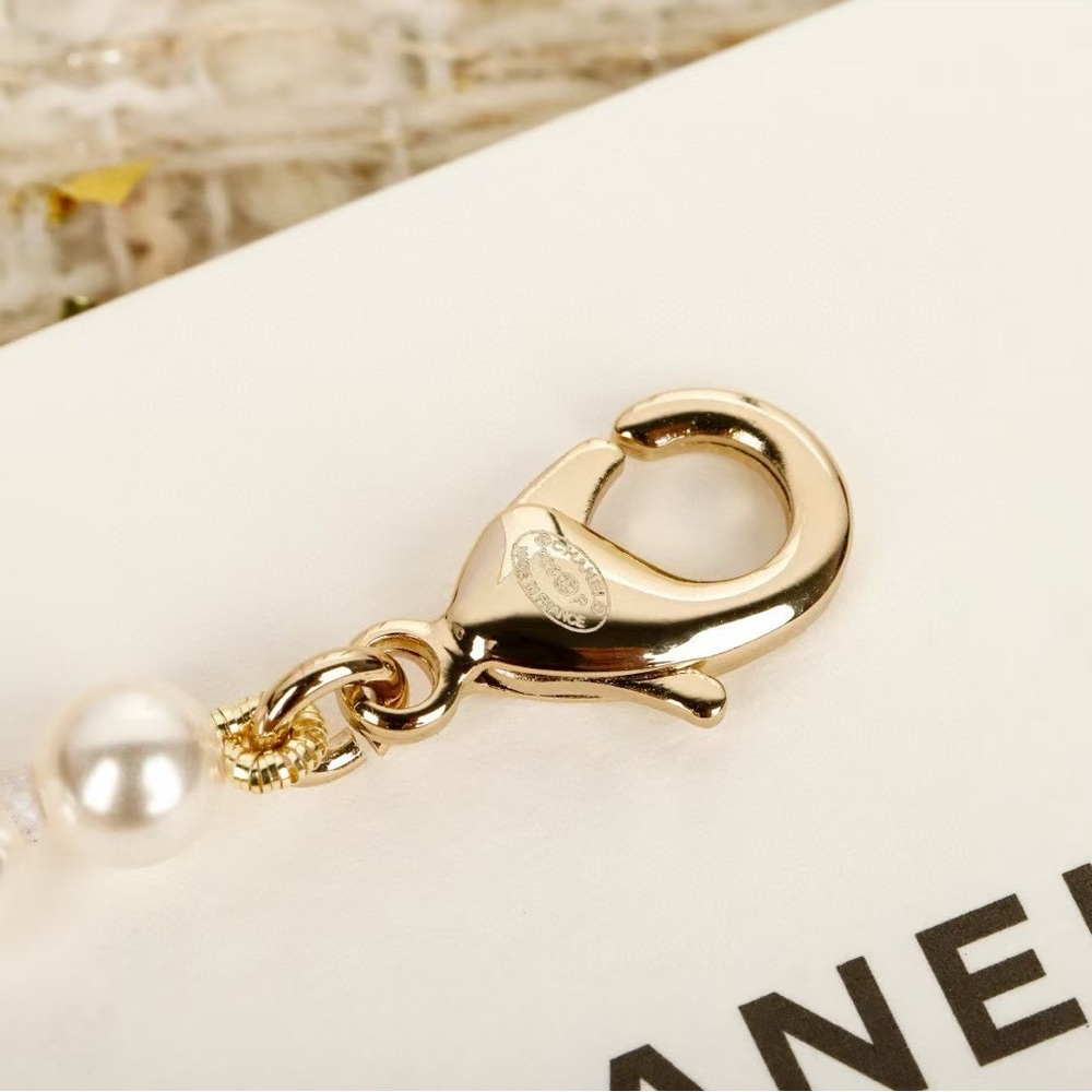 CHANEL White Pearl Necklace Timeless Elegance - Picture 6 of 7